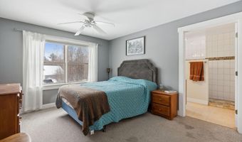 30 Pine Tree Ln, Augusta, ME 04330