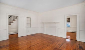 14 Elm St, Newport, RI 02840