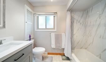 365 W Myrick Ave, Addison, IL 60101