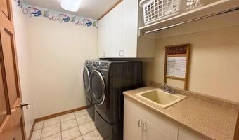 3167 LAKEVIEW Dr, Suamico, WI 54173