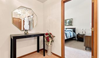 931 Perry Dr, Algonquin, IL 60102