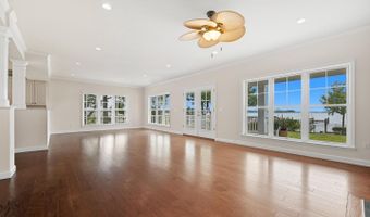 817 RIVERSIDE Dr, Arnold, MD 21012