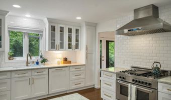 8 W Gate Dr, Bow, NH 03304
