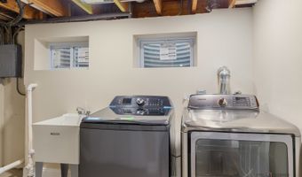 522 N Castle Rd, Addison, IL 60101