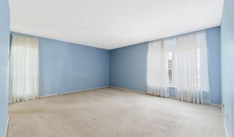 910 Claytonbrook Dr 1, Ballwin, MO 63011