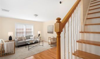 18 Cross St, East Providence, RI 02914