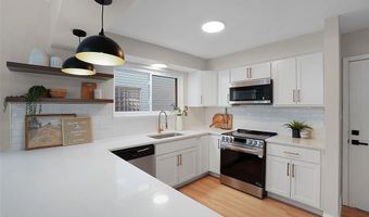1440 Cedar Bluff Dr, Ballwin, MO 63021