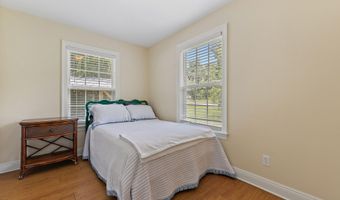 103 Oak Dr, Bay St. Louis, MS 39520