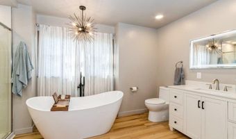 1049 Vine Ave, Riverside, IA 52327