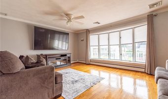 14 Wenscott Ln, North Providence, RI 02904