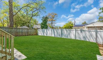 512 Seaman Ave, Beachwood, NJ 08722