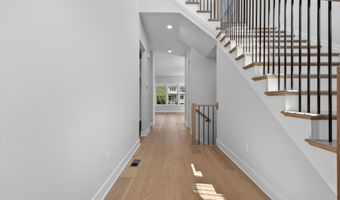 881 N MANCHESTER St, Arlington, VA 22205