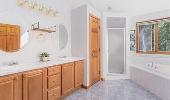 7 Cathedral Ct, Cumberland, RI 02864