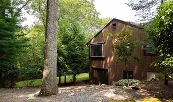 65 Huguenot Dr, East Greenwich, RI 02818