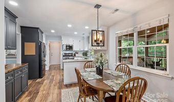 8520 Golf Ridge Dr, Charlotte, NC 28277