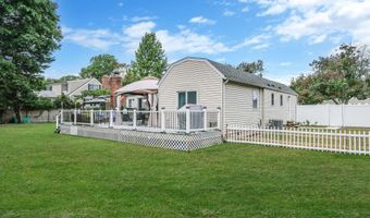 62 Bayside Ave, Amity Harbor, NY 11701