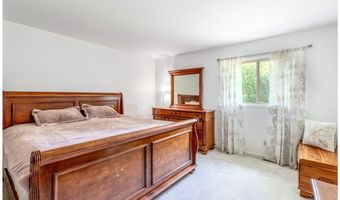 7 Hummingbird Ln, Amherst, NY 14228