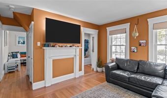 50 Charles St, Bristol, RI 02809