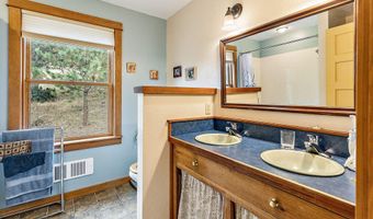 2245 Colestin Rd, Ashland, OR 97520