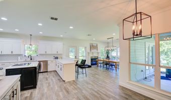 111 Oak Leaf Trl, Benton, LA 71006