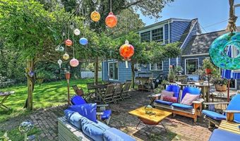 44 Washington Rd, Barrington, RI 02806