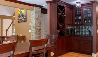 258 Woodridge Dr, North Kingstown, RI 02874