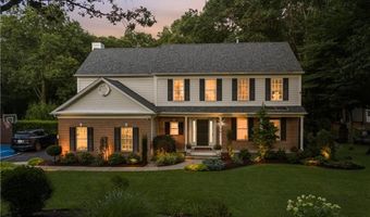 64 Fieldstone Ln, North Kingstown, RI 02874
