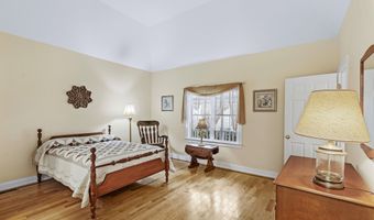 13 Laurel Hill Ct 13, Bourne, MA 02532
