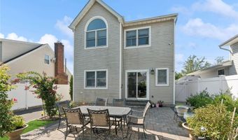 21 Hampton Ave, Albertson, NY 11507