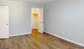 3322 WOODBURN VILLAGE Dr 24, Annandale, VA 22003
