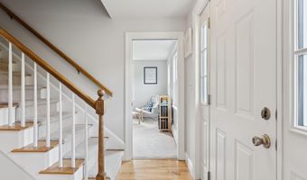 2 Winsome Lea Rd, Falmouth, ME 04105