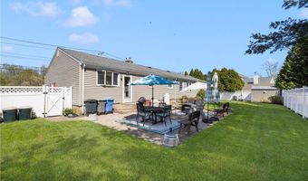 289 Oliphant Ln, Middletown, RI 02842