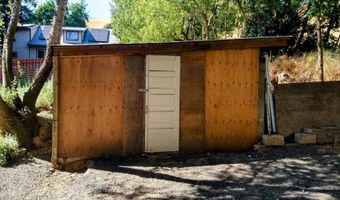 215 N H St, Albion, WA 99163