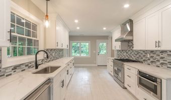 575 North St, Agawam, MA 01030