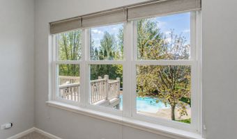 3 BLACKWOLF Ct, Algonquin, IL 60102