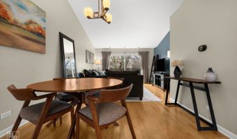 2696 S Embers Ln, Arlington Heights, IL 60005