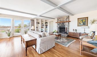 124 Houston Ave, Narragansett, RI 02882