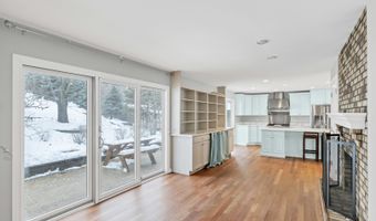 1405 Surrey Ln, Algonquin, IL 60102