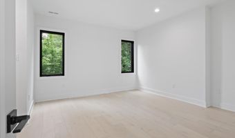 2007 S JOYCE St, Arlington, VA 22202