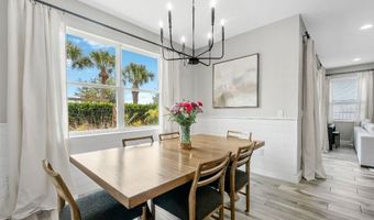 6135 VOYAGERS Pl, Apollo Beach, FL 33572