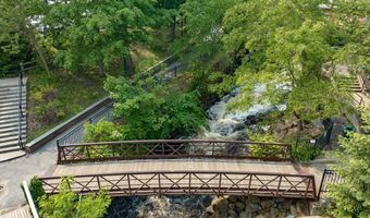 5 Market Sq 105, Amesbury, MA 01913
