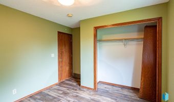 316 W Evergreen Dr, Brandon, SD 57005