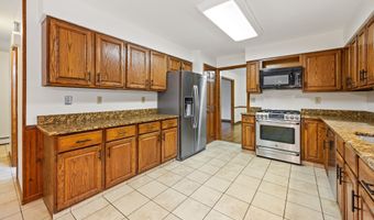 14 Colonial Ct, Cheshire, CT 06410