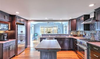 12 Grassy Plain Rd, Barrington, RI 02806