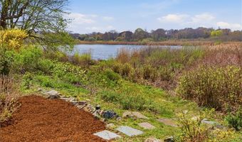 8 Key Ct, Newport, RI 02840