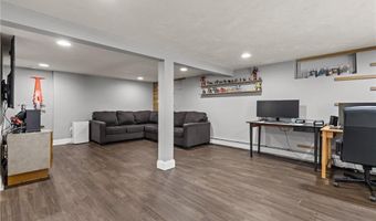 33 Fairhaven Rd, Cumberland, RI 02864