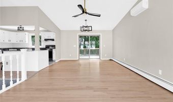44 Village Ave, Cranston, RI 02920