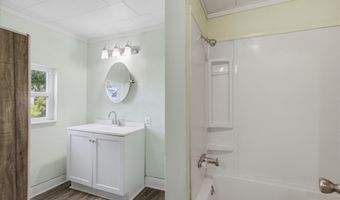 114 E College St, Aurora, MO 65605