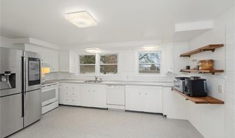 1737 Wampanoag Trl, Barrington, RI 02806