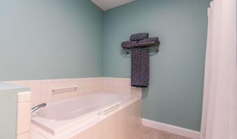 13 Hollyhock Knoll Ct 13, Bourne, MA 02532
